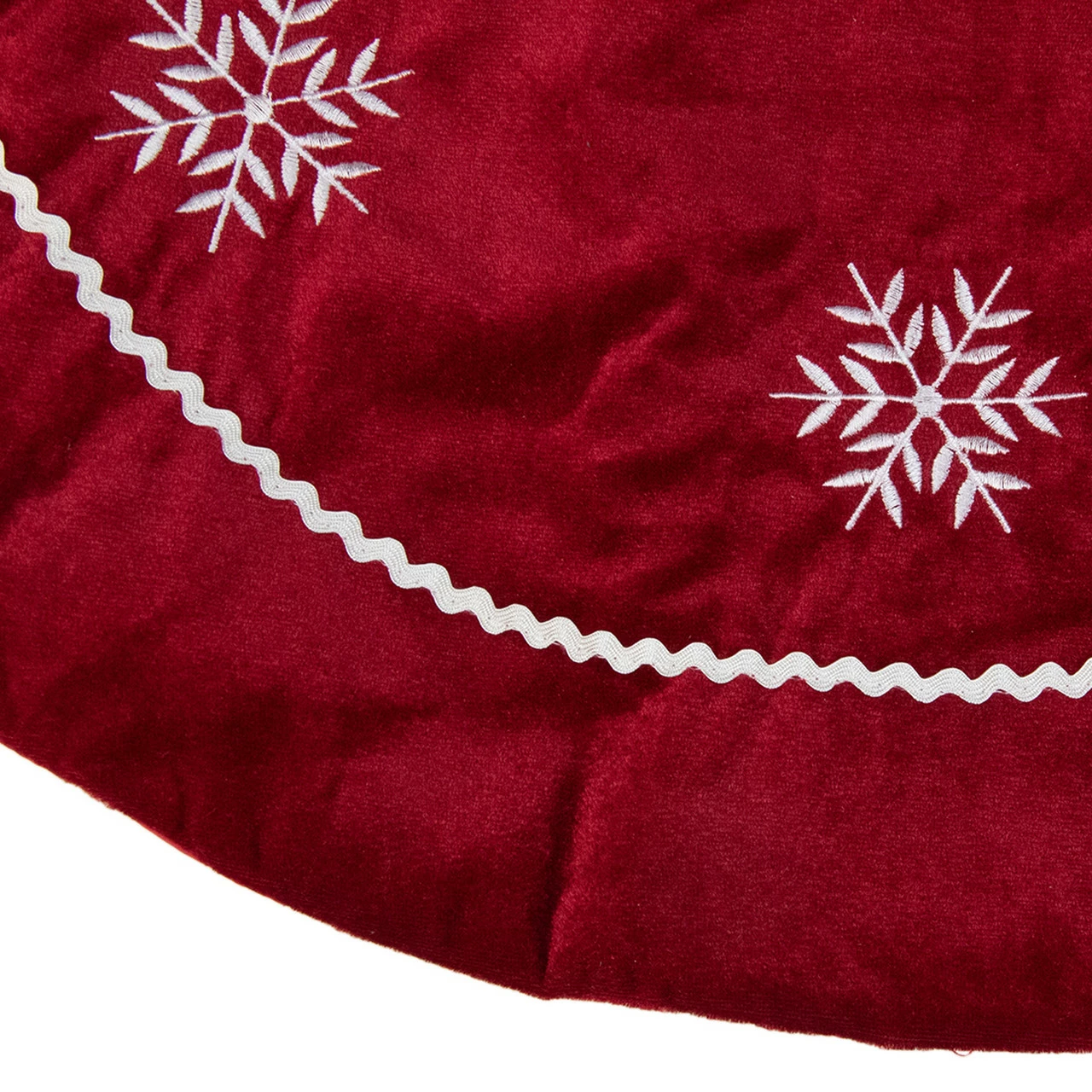 Northlight 24" Red With White Snowflakes Christmas Tree Skirt 3 Northlight 24" Red With White Snowflakes Christmas Tree Skirt - Image 3