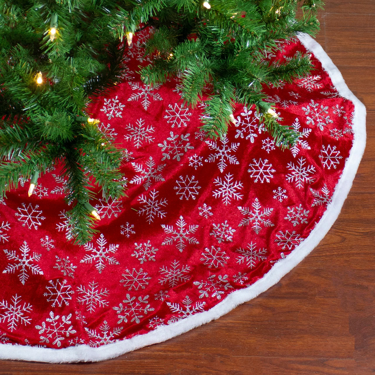 Northlight 48" Red And White Snowflake Christmas Tree Skirt With A White Border 2 Northlight 48" Red And White Snowflake Christmas Tree Skirt With A White Border - Image 2