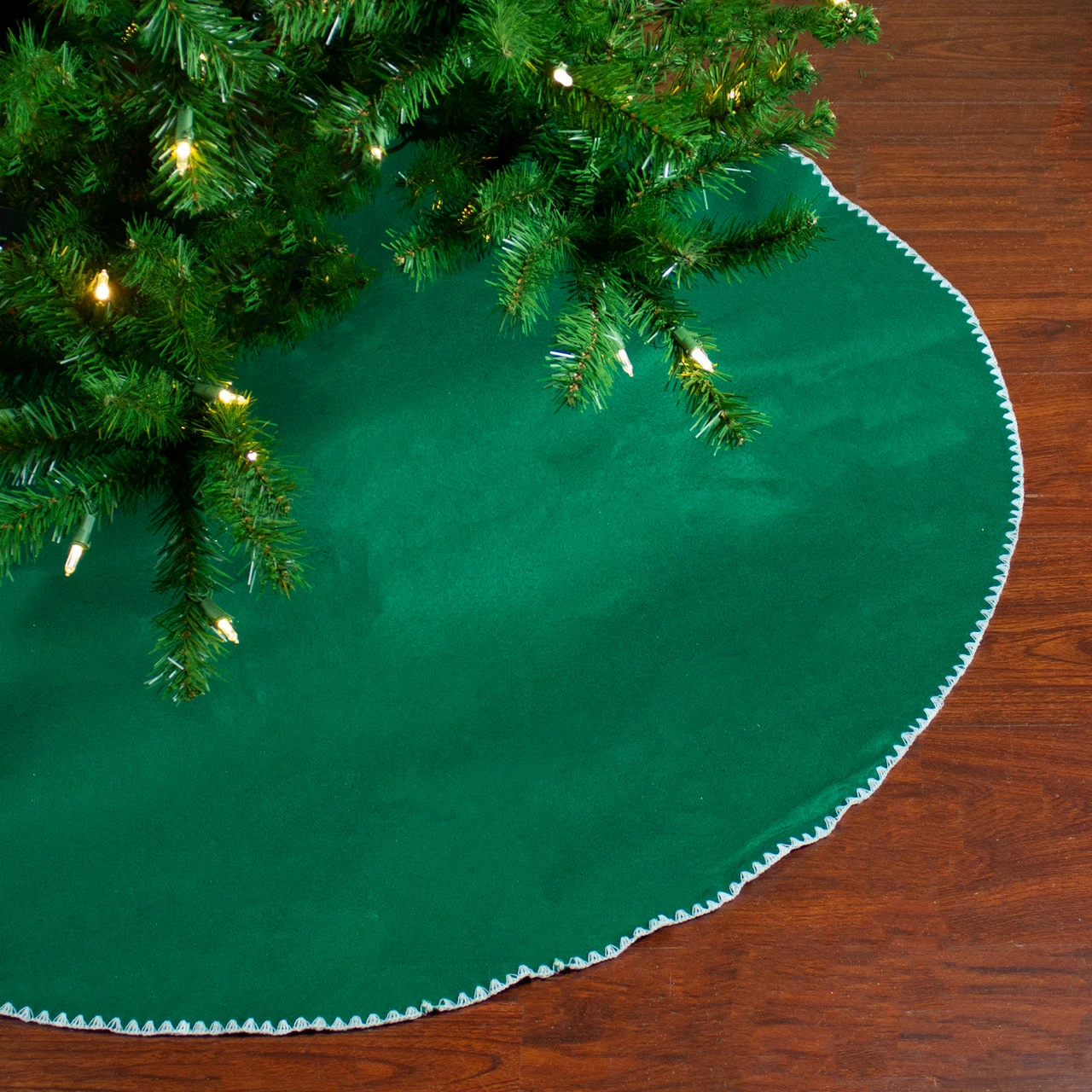 Northlight 48" Red And White Shell Reversible Christmas Tree Skirt 3 Northlight 48" Red And White Shell Reversible Christmas Tree Skirt - Image 3