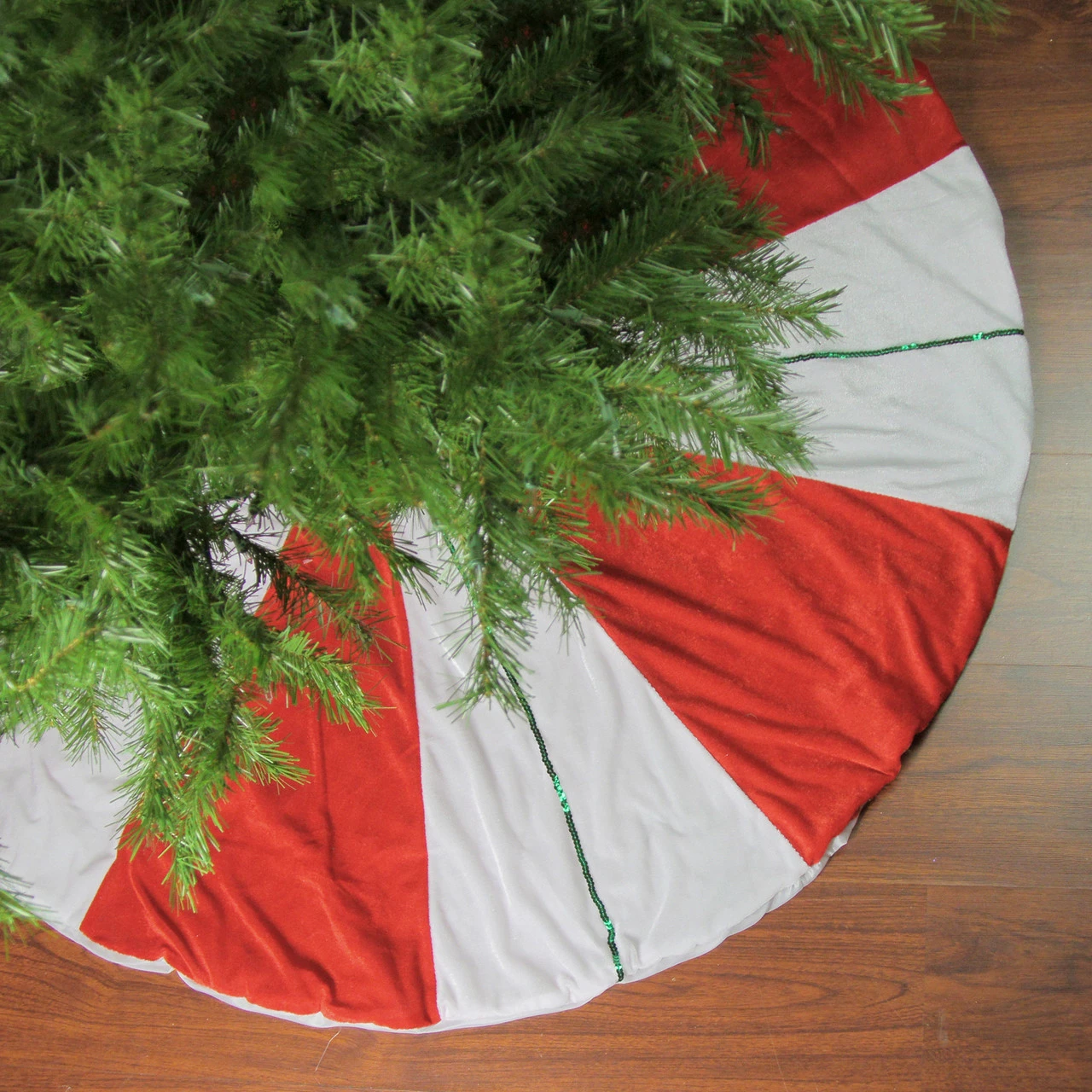 Northlight 48" Red And White Peppermint Twist Stripes Christmas Tree Skirt 3 Northlight 48" Red And White Peppermint Twist Stripes Christmas Tree Skirt - Image 3