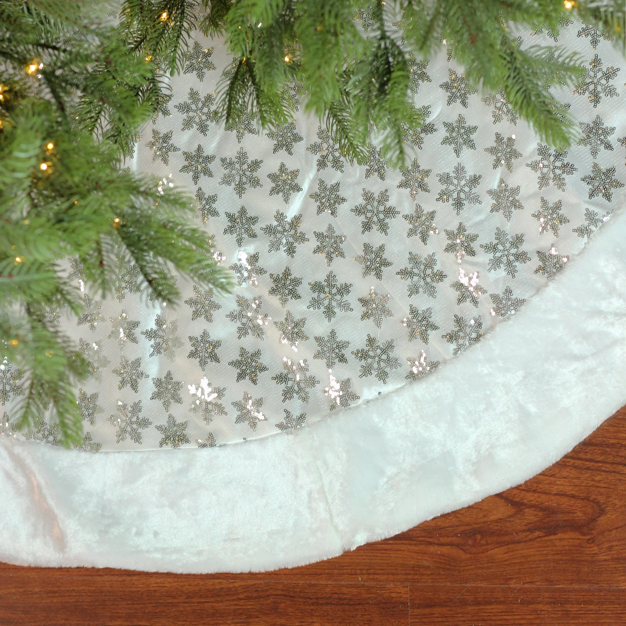 Northlight 60" White And Silver Sequin Snowflake Christmas Tree Skirt With Faux Fur Border 2 Northlight 60" White And Silver Sequin Snowflake Christmas Tree Skirt With Faux Fur Border - Image 2