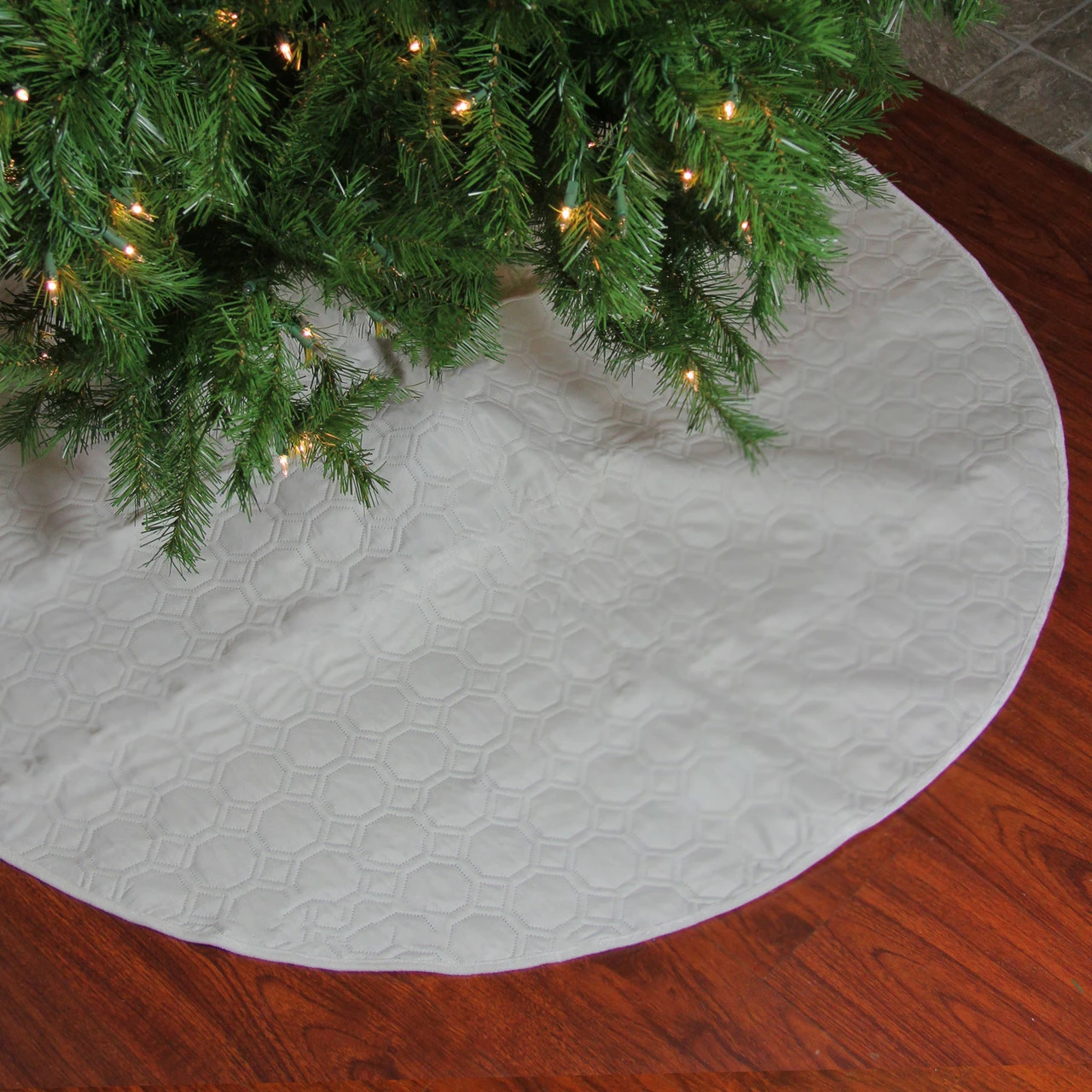 Northlight 48" White Quilted Christmas Hexagon Tree Skirt With Velvety Trim 3 Northlight 48" White Quilted Christmas Hexagon Tree Skirt With Velvety Trim - Image 3